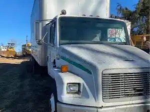 Salvage 1998 Freightliner FL70 - 4728