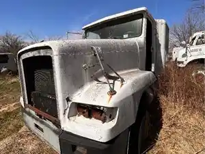 Salvage 1998 Freightliner FLD120 - 3298
