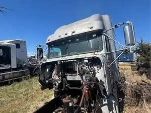 Salvage 1998 Freightliner FLD120 - 3716