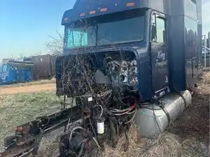 Salvage 1999 Freightliner FLD120 - 3367