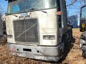 Salvage 1998 VolvoWhiteGMC Road Xpeditor - UL4-10