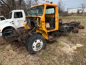 Salvage 1999 International F-4900 - 4889