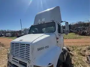 Salvage 1999 International F-8100 - 4225