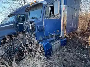 Salvage 1999 Peterbilt 377 - 4035