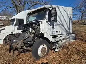 Salvage 1999 Volvo VN - 4102