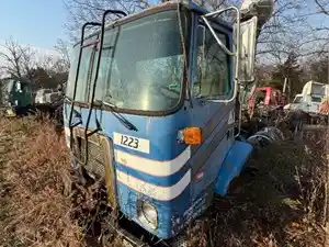 Salvage 1999 Volvo WX - 2716