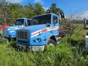 Salvage 2000 Freightliner FL112 - 3524
