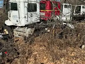 Salvage 2000 Freightliner FLD112 - 4750
