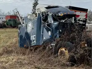 Salvage 2000 Freightliner FLD120 - 4967