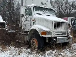 Salvage 2000 International 8100 - 3728