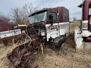 Salvage 2000 Kenworth T600 Aero - U-L5-11A KW AeroCab