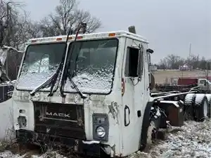 Salvage 2000 Mack LEU613 - 4377