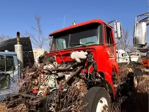 Salvage 2000 Volvo VN - U-L4-11A 2000 Volvo VN