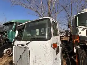 Salvage 2000 Volvo WXR - U-L4-12A 2000 Volvo WXR