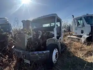 Salvage 2001 Freightliner FL70 - 4492