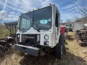 Salvage 2001 Mack MR688S - 3503