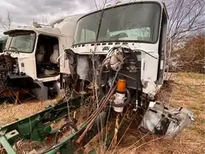 Salvage 1997 Mack CH613 - 3987