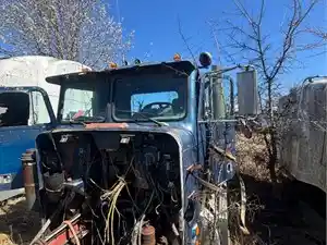 Salvage 1982 Freightliner FLC - U-L4-4 FL Daycab 8