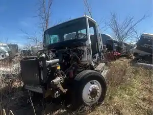 Salvage 1997 Freightliner FL70 - 4142