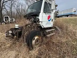 Salvage 2002 Freightliner FL112 - 4650