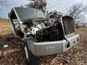 Salvage 2002 Freightliner FL70 - 4653