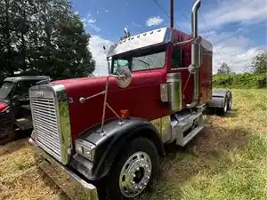 Salvage 2002 Freightliner FLD120 - 5198