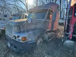 Salvage 2002 Freightliner ST120 - 3938