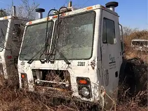 Salvage 2002 Mack LE612 - U-L3-5A 2002 Mack LE