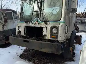 Salvage 2002 Mack MR690S - 3785