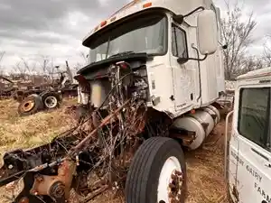 Salvage 2002 Mack Vision - U-L4-15B 2002 Mack Vision