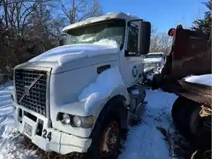 Salvage 2002 Volvo VHD - 4927