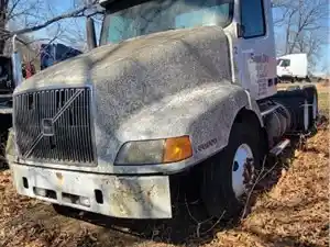 Salvage 2002 Volvo VNL - 4343