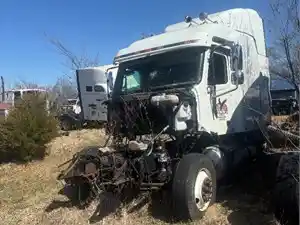 Salvage 2003 Freightliner Cascadia - U-L4-14 FL FL Cascadia 