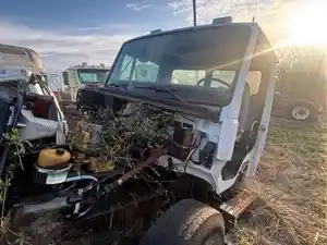 Salvage 2003 Freightliner FL70 - U-L4-2 FL FL70