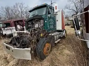 Salvage 2003 Kenworth T800 - 4490