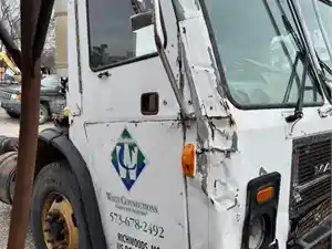 Salvage 2003 Mack LE613 - 4953