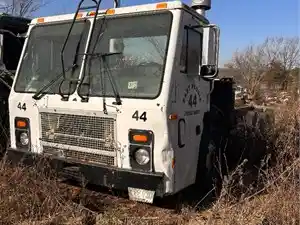 Salvage 2003 Mack LE613 - 4415