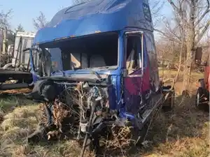 Salvage 2003 Volvo VNL - U-L4-10A 03 Volvo