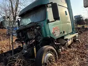 Salvage 2003 Volvo VNL - 4086