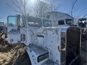 Salvage 2004 Freightliner Cascadia - U-L4-13 FLFL Daycab 16