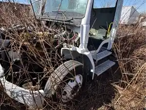 Salvage 2004 Freightliner FL70 - U-L5-12 2004 FL FL70