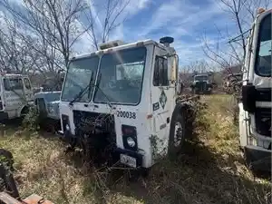 Salvage 2004 Mack LE613 - 4827