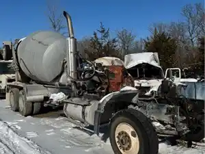 Salvage 2004 Volvo VHD - 5078