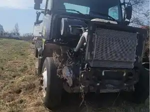 Salvage 2004 Volvo VHD - 4842