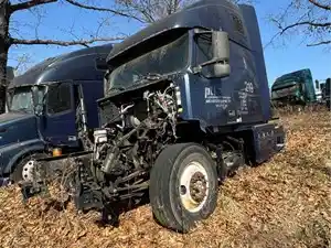Salvage 2004 Volvo VNL - 4202