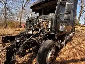 Salvage 2004 Volvo VNL - 4413