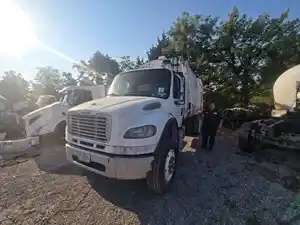 Salvage 2005 Freightliner M2 106 - 5224