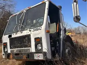 Salvage 2005 Mack LE613 - 4834