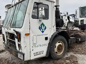 Salvage 2005 Mack LE613 - 5066