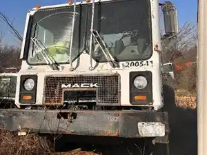 Salvage 2005 Mack MR688S - 4937